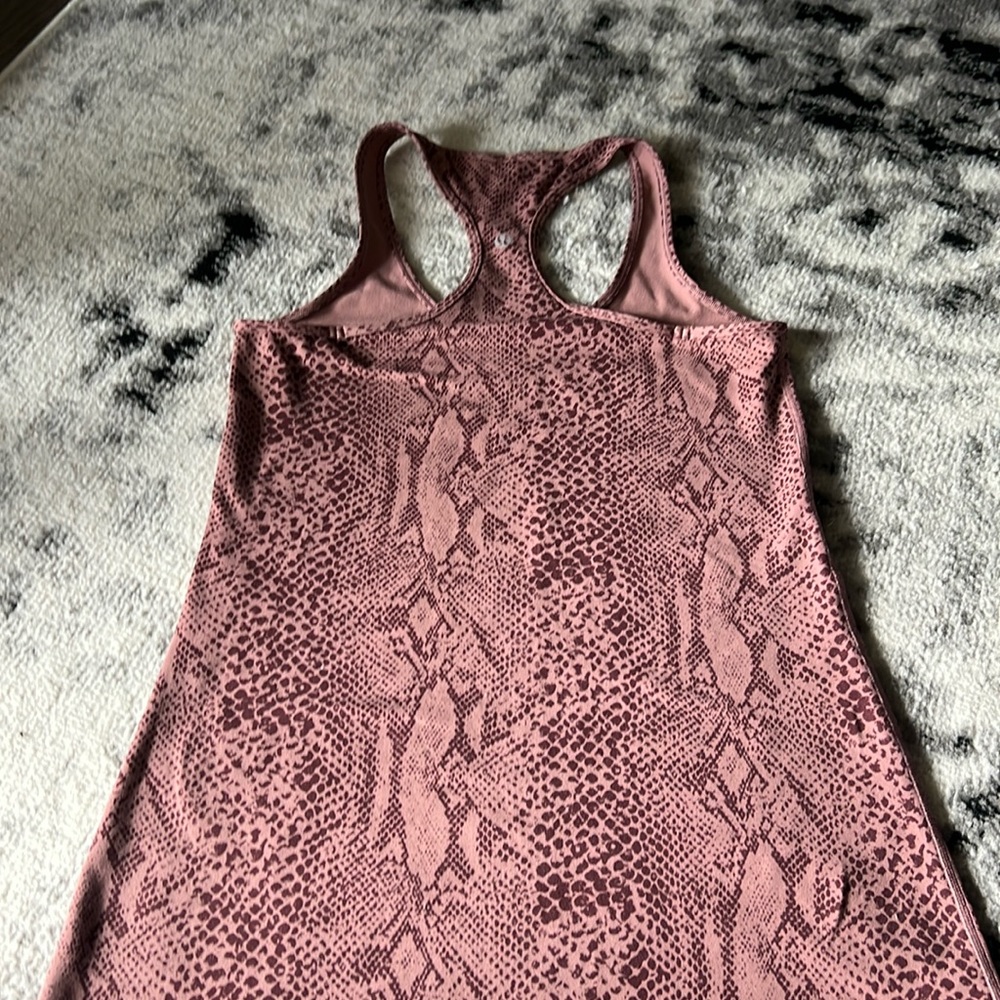 Lululemon top
